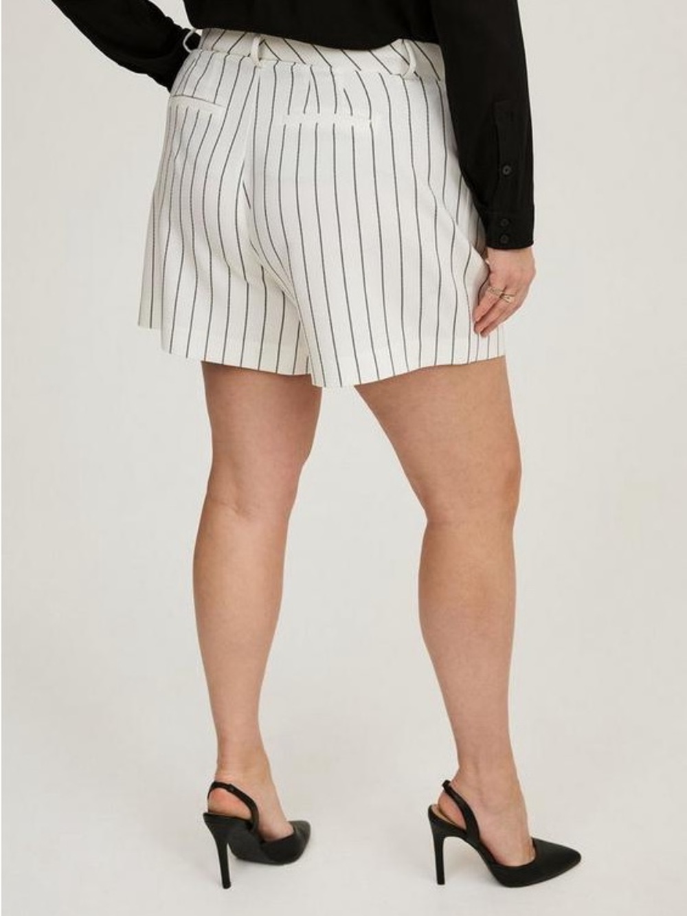 Torrid Super High-Rise Tailored Short - Picture 3 of 9